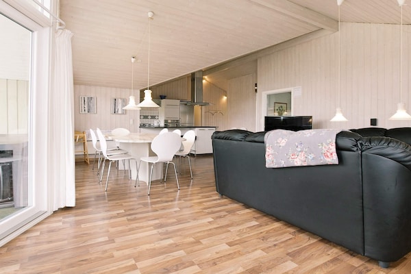 Foto van Luxe vakantieverblijf met zwembad - Vakantiehuis in Væggerløse - Indoor