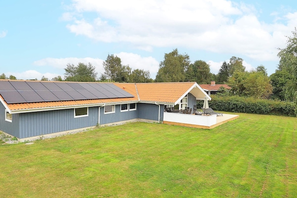 Foto van Luxe vakantieverblijf met zwembad - Vakantiehuis in Væggerløse - View