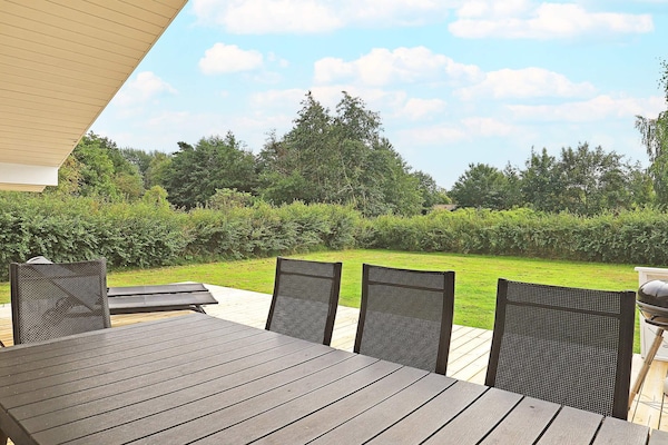 Foto van Luxe vakantieverblijf met zwembad - Vakantiehuis in Væggerløse - View