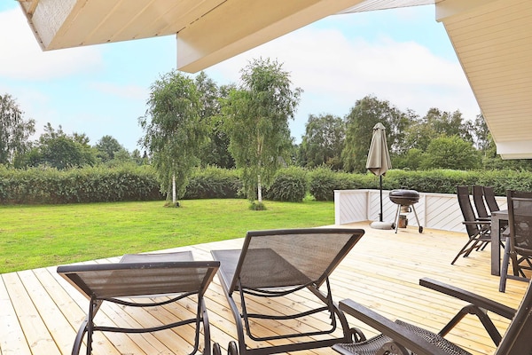 Foto van Luxe vakantieverblijf met zwembad - Vakantiehuis in Væggerløse - View