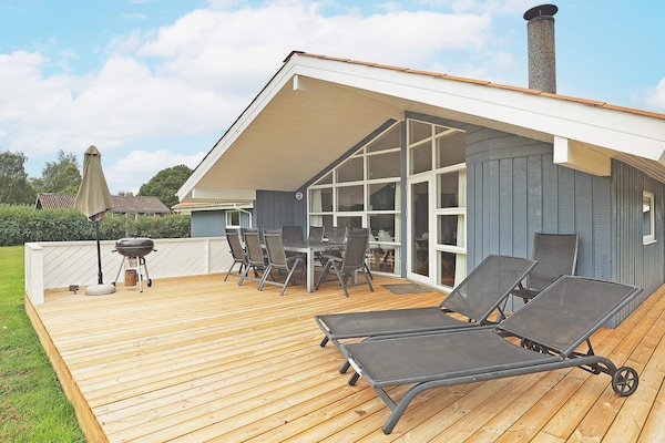 Foto van Luxe vakantieverblijf met zwembad - Vakantiehuis in Væggerløse - Outdoor