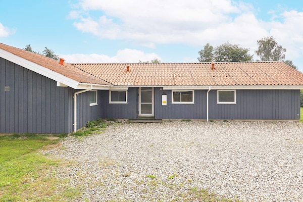 Foto van Luxe vakantieverblijf met zwembad - Vakantiehuis in Væggerløse - View