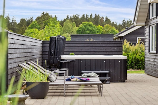 Foto van Luxe vakantieverblijf met zwembad - Vakantiehuis in Nørre Nebel - Outdoor