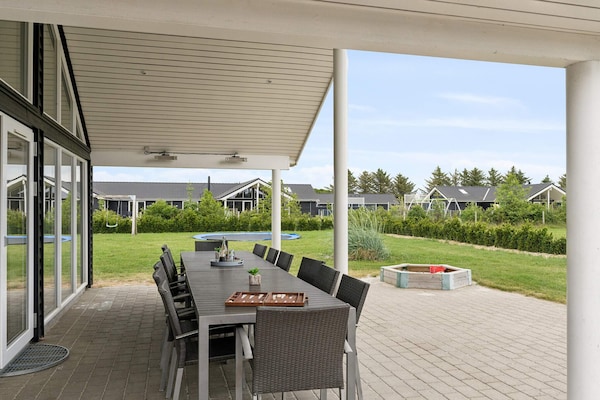 Foto van Luxe vakantieverblijf met zwembad - Vakantiehuis in Nørre Nebel - Outdoor