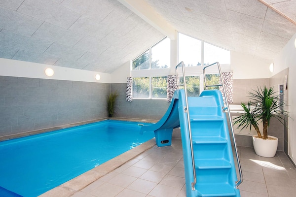 Foto van Luxe toevluchtsoord met zwembad in Blavand - Vakantiehuis in Blåvand - Pool