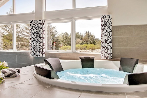 Foto van Luxe toevluchtsoord met zwembad in Blavand - Vakantiehuis in Blåvand - Spa