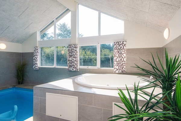 Foto van Luxe toevluchtsoord met zwembad in Blavand - Vakantiehuis in Blåvand - Spa
