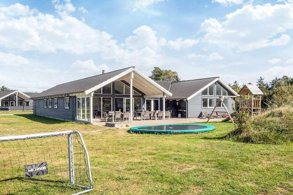 Foto van Luxe toevluchtsoord met zwembad in Blavand - Vakantiehuis in Blåvand - View