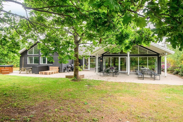 Foto van Luxe zwembadresort in Henne - Vakantiehuis in Henne - View
