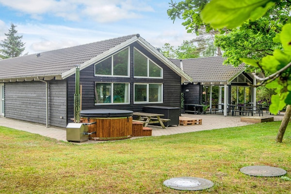 Foto van Luxe zwembadresort in Henne - Vakantiehuis in Henne - View