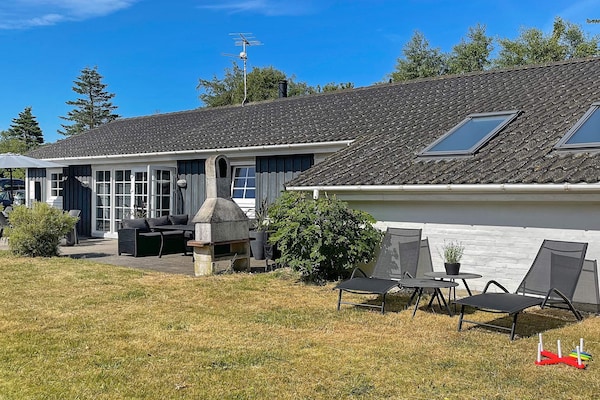 Foto van Rustige oase met zwembad - Vakantiehuis in Ørsted - Outdoor