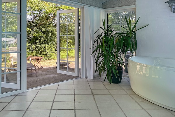 Foto van Rustige oase met zwembad - Vakantiehuis in Ørsted - Spa