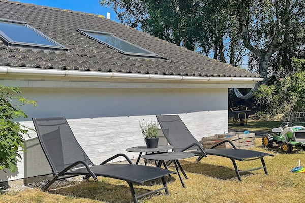 Foto van Rustige oase met zwembad - Vakantiehuis in Ørsted - Outdoor