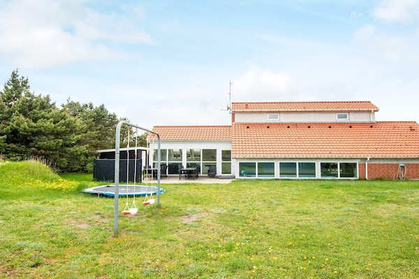 Foto van Luxe vakantieverblijf met zwembad - Vakantiehuis in Glesborg - Outdoor