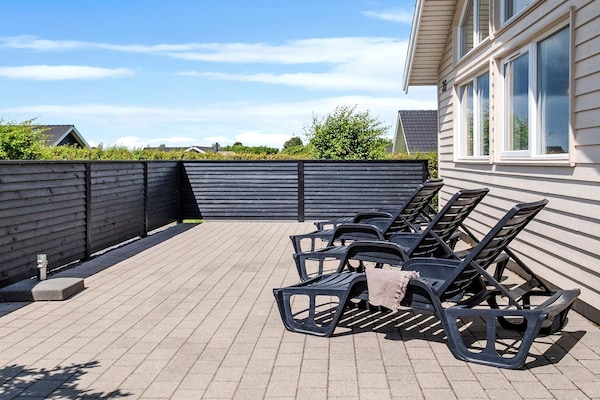 Foto van Luxe vakantieverblijf met zwembad aan zee - Vakantiehuis in Bogense - Outdoor