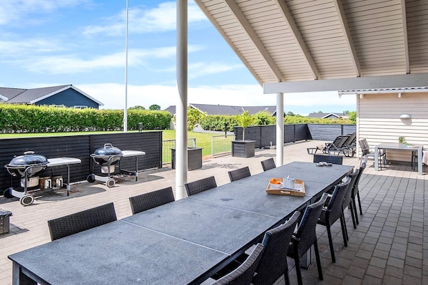Foto van Luxe vakantieverblijf met zwembad aan zee - Vakantiehuis in Bogense - Outdoor