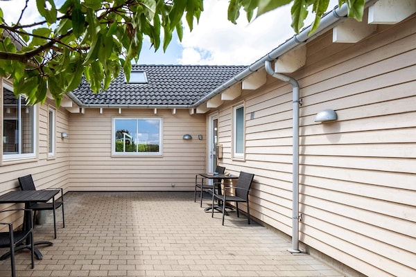 Foto van Luxe vakantieverblijf met zwembad aan zee - Vakantiehuis in Bogense - Outdoor