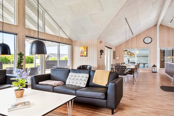 Foto van Luxe vakantieverblijf met zwembad aan zee - Vakantiehuis in Bogense - Outdoor