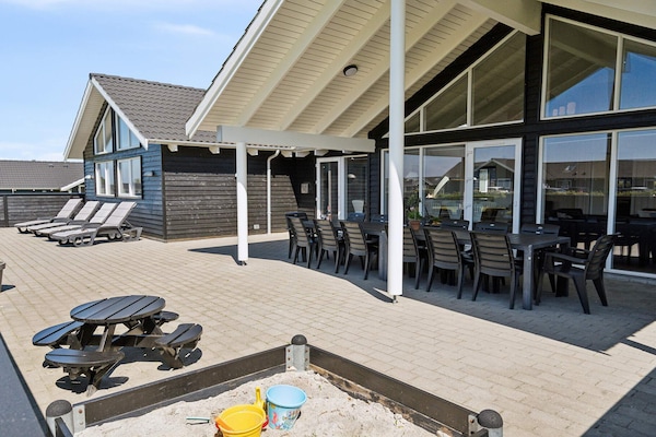 Foto van Luxe strandhuis met zwembad - Vakantiehuis in Bogense - Outdoor