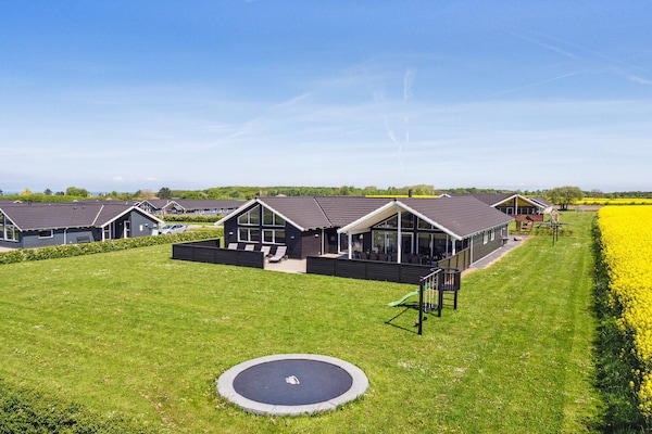 Foto van Luxe strandhuis met zwembad - Vakantiehuis in Bogense - Outdoor