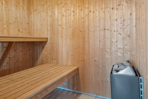 Foto van Luxe strandhuis met zwembad - Vakantiehuis in Bogense - Sauna