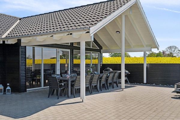 Foto van Luxe strandhuis met zwembad - Vakantiehuis in Bogense - Outdoor