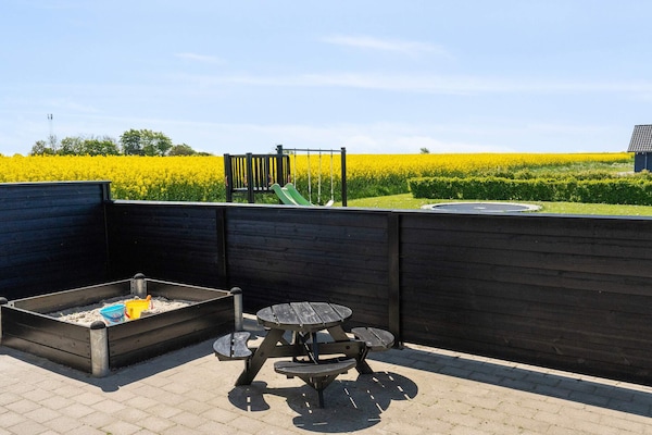 Foto van Luxe strandhuis met zwembad - Vakantiehuis in Bogense - Outdoor