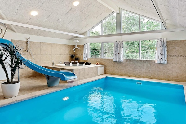 Foto van Luxe villa met zwembad in Dronningmolle - Vakantiehuis in Dronningmølle - Pool