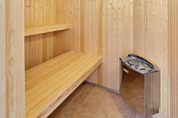 Foto van Luxe villa met zwembad in Dronningmolle - Vakantiehuis in Dronningmølle - Sauna