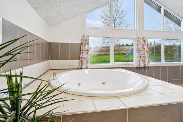 Foto van Luxe Zwembad Retreat -- By Traum Ferienwohnungen - Vakantiehuis in Vejby - Spa
