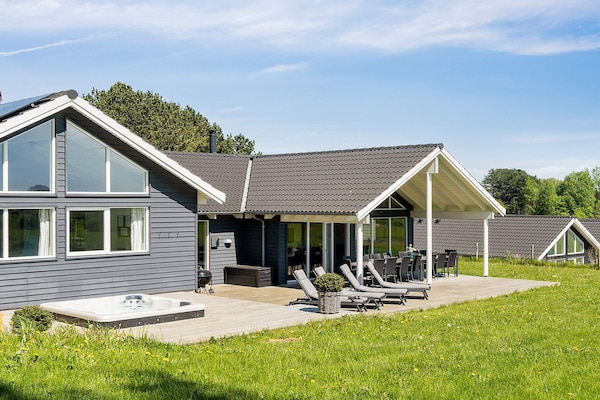 Foto van Luxe Zwembad Retreat -- By Traum Ferienwohnungen - Vakantiehuis in Vejby - View