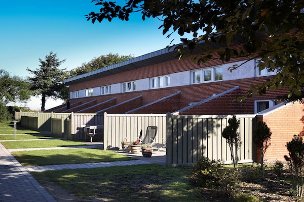 Foto van 6 persoons vakantie huis op een vakantie park in Hemmet - Outdoor