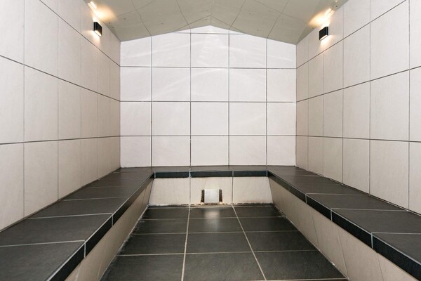 Foto van 6 persoons vakantie huis op een vakantie park in Hemmet - Pool