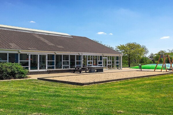 Foto van 6 persoons vakantie huis op een vakantie park in Hemmet - Outdoor