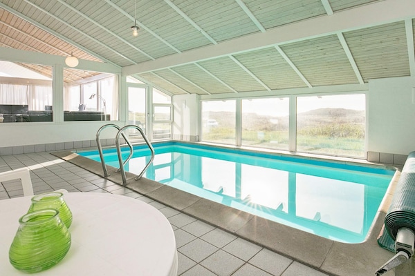 Foto van Luxe strandhuis met zwembad - Vakantiehuis in Løkken - Pool