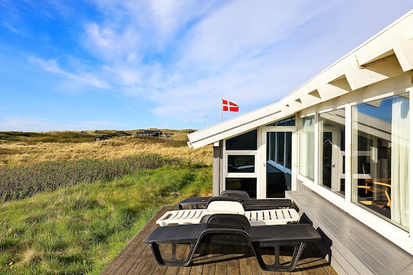 Foto van Luxe strandhuis met zwembad - Vakantiehuis in Løkken - View