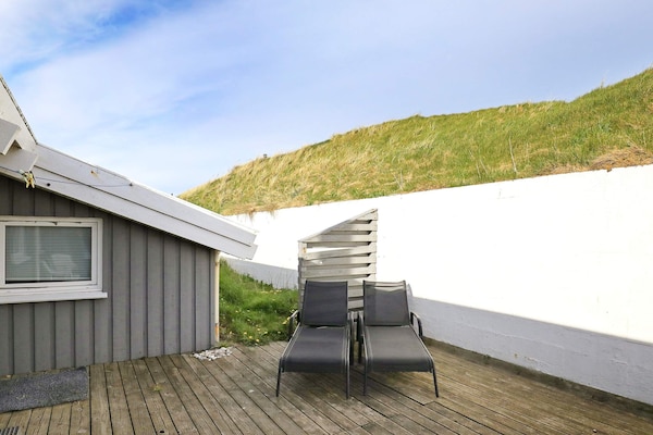 Foto van Luxe strandhuis met zwembad - Vakantiehuis in Løkken - View