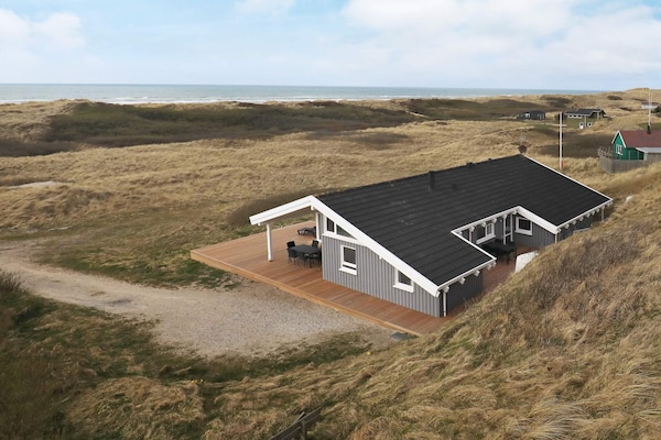 Foto van Luxe strandhuis met zwembad - Vakantiehuis in Løkken - WaterView