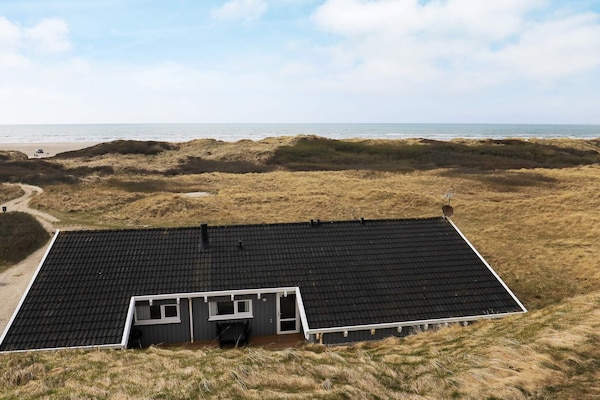Foto van Luxe strandhuis met zwembad - Vakantiehuis in Løkken - WaterView