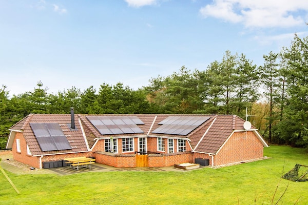 Foto van Luxe retraite met zwembad - Vakantiehuis in Oksbøl - View