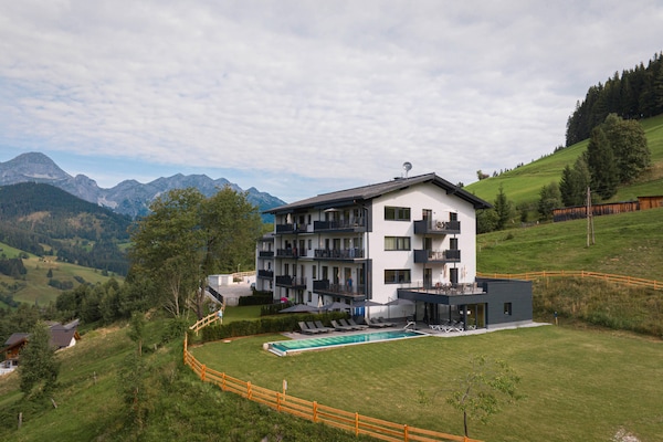 Foto van Apartment met infinity pool - Vakantiehuis in St. Martin am Tennengebirge - ExteriorSummer