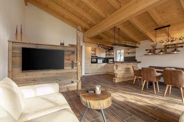 Foto van Premium vakantiehuis # 1B met sauna - Vakantiehuis in Uttendorf - LivingRoom