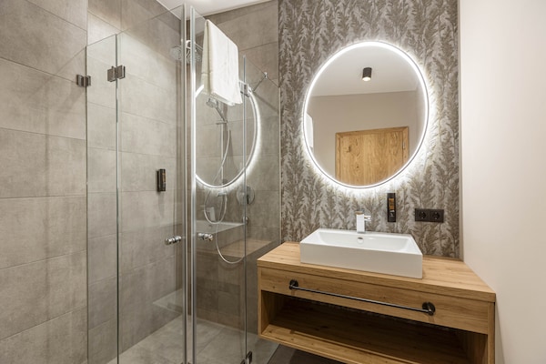 Foto van Premium appartement met infraroodsauna - Vakantiehuis in Fügen - BathRoom