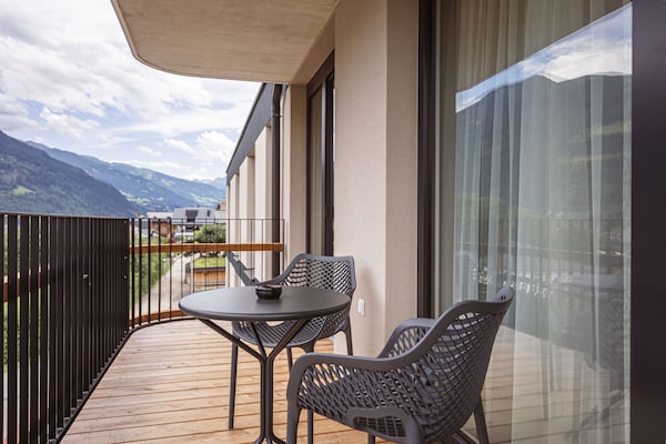 Foto van Premium appartement in Tirol met gedeeld zwembad - Vakantiehuis in Fügen - TerraceBalcony
