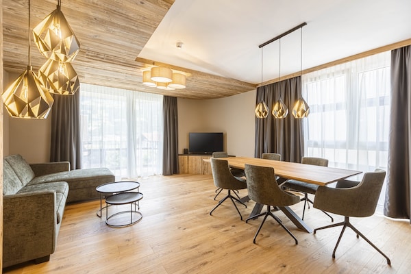 Foto van Premium appartement in Tirol met gedeeld zwembad - Vakantiehuis in Fügen - DiningRoom
