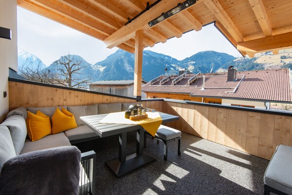 Foto van Appartement Moiklerhof - Vakantiehuis in Ramsau im Zillertal - TerraceBalcony