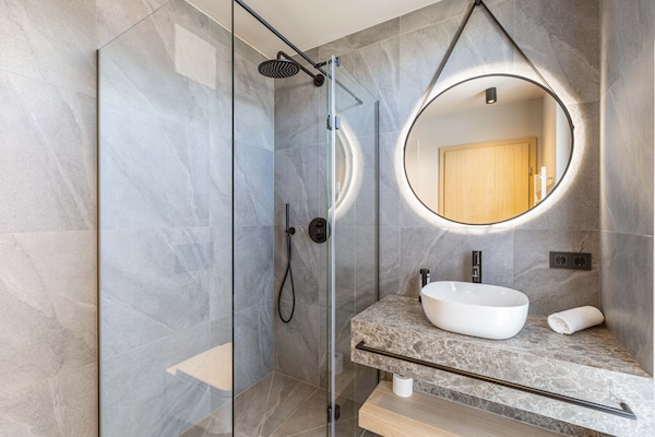 Foto van Mooi appartement met gedeelde sauna (zonder borg) - Vakantiehuis in Oberndorf in Tirol - BathRoom