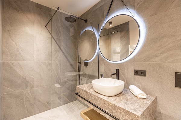 Foto van Mooi appartement met gedeelde sauna (zonder borg) - Vakantiehuis in Oberndorf in Tirol - BathRoom