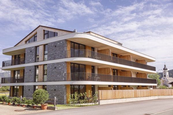 Foto van Mooi appartement met gedeelde sauna (zonder borg) - Vakantiehuis in Oberndorf in Tirol - ExteriorSummer