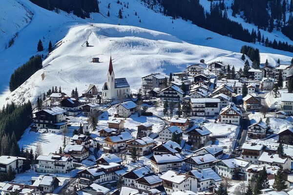 Foto van Chalet in Berwang met Ski-In/Ski-Out - Vakantiehuis in Berwang - ExteriorWinter